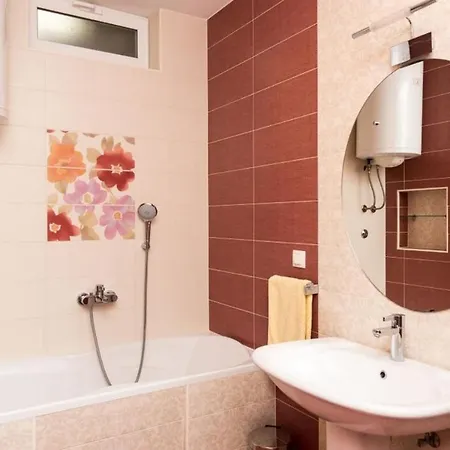 Holiday Bender- Three Bedroom Holiday With Terrace And Sea View Lejlighed Mlini