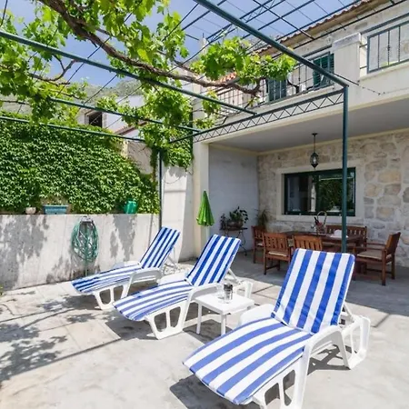 Holiday Bender- Three Bedroom Holiday With Terrace And Sea View Lejlighed