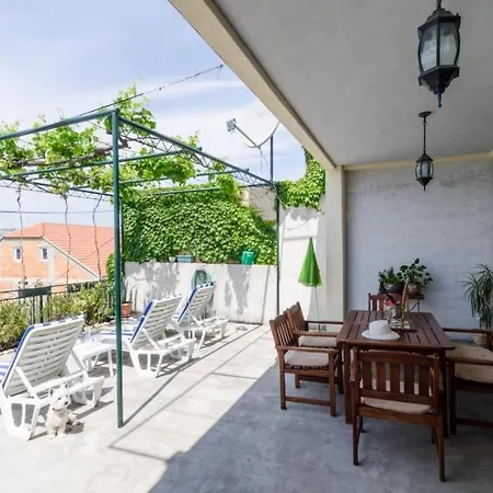Lejlighed Holiday Bender- Three Bedroom Holiday With Terrace And Sea View Mlini