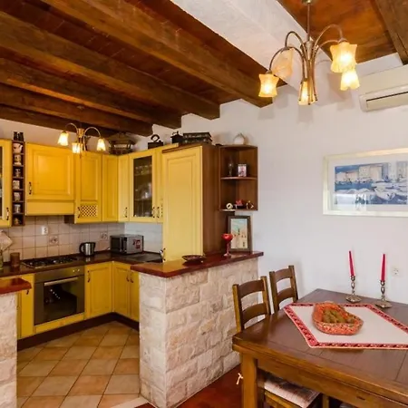 Holiday Bender- Three Bedroom Holiday With Terrace And Sea View Mlini